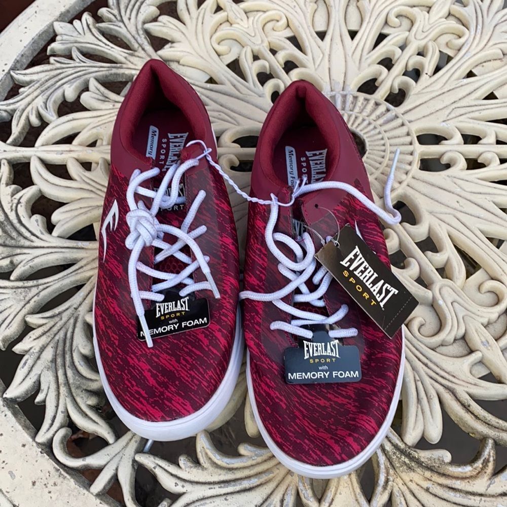 Everlast memory foam sneakers sz. 7.5 NWT